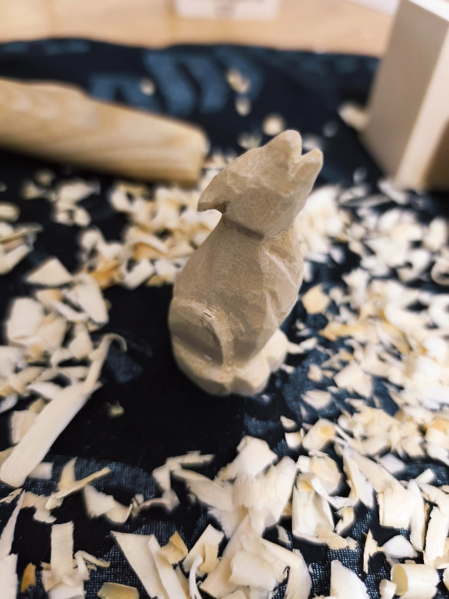 Handsnidade träfigurer